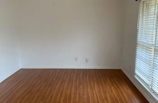 3 Bed, 2 Bath Home in Prattville!