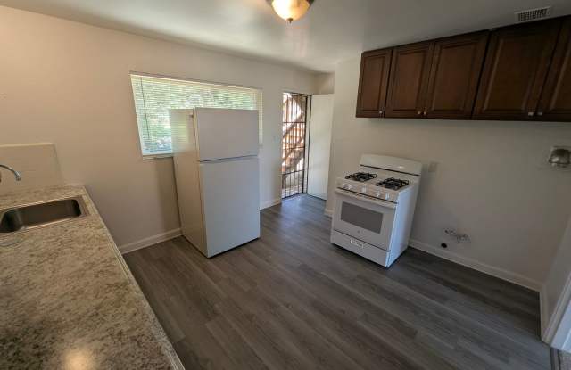 2-Bedroom Walkup Near Highland Hospital