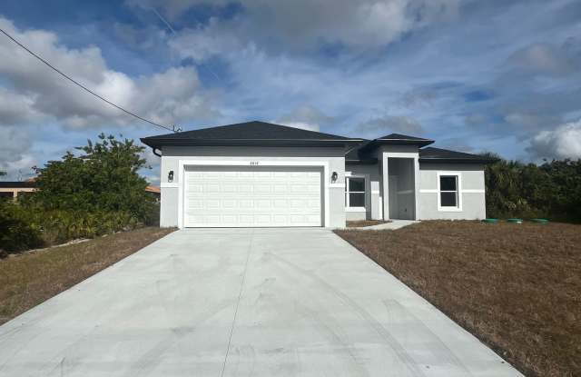 Brand new 4 bedroom 2 bath-2 car garage-SW LEHIGH ACRES