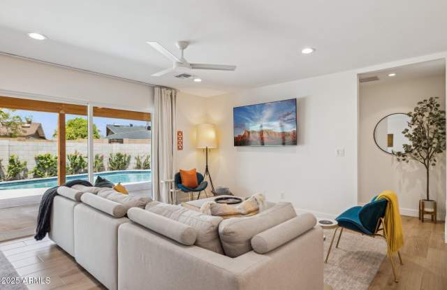 8626 E CLARENDON Avenue