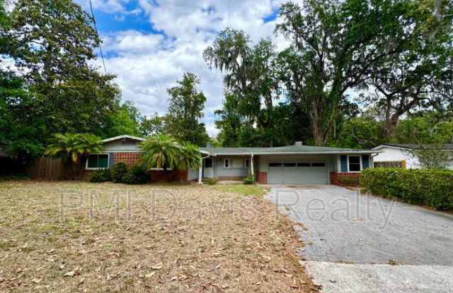 2543 Holly Point Rd W
