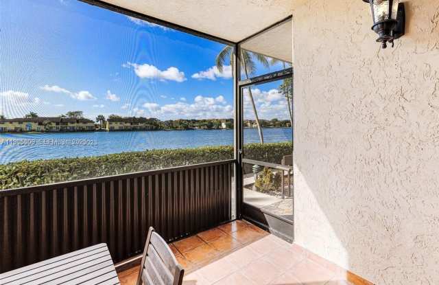 Photo of 770 NE 199th St