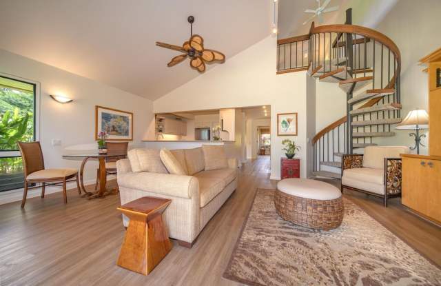 Furnished Masters Townhouse, Upgraded, Rare End Unit, 1 bedroom + loft with Ocean View