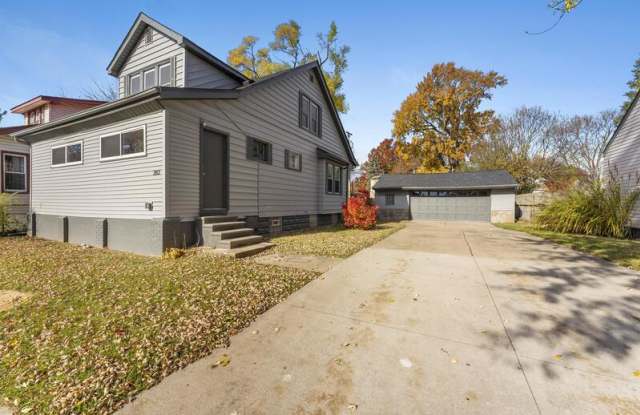 382 Bondie Street - 1