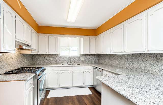 3 Bedroom House near Perkins Rowe