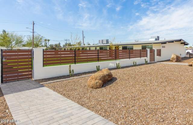 6043 W Laurie Lane