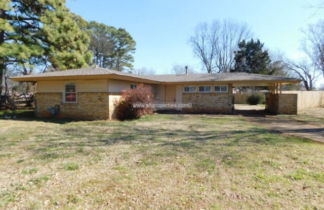 **PENDING APPLICATION**3043 Holiday Dr - 3043 Holiday Drive Southwest, Huntsville, AL 35805