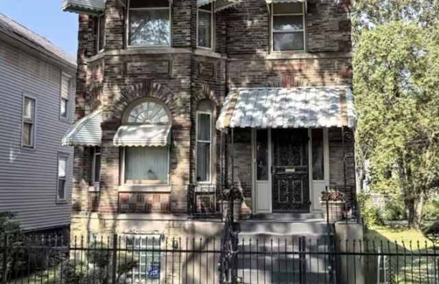 11824 S Stewart Avenue unit: 1