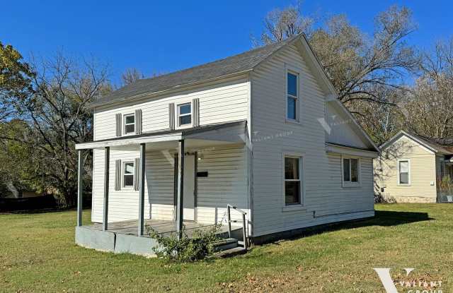 Charming Three-Bedroom Saltbox-Style Home in Robberson Neighborhood