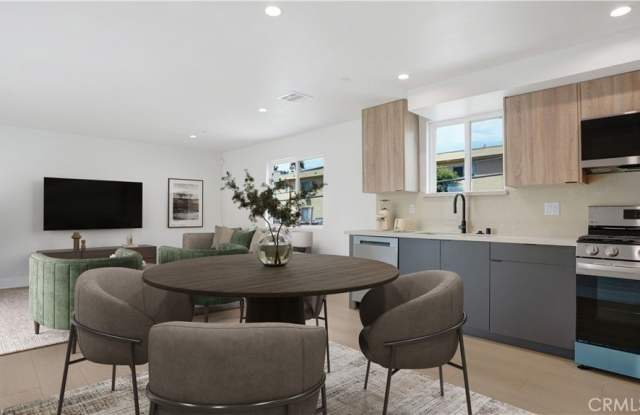 1211 N. Kingsley Drive N