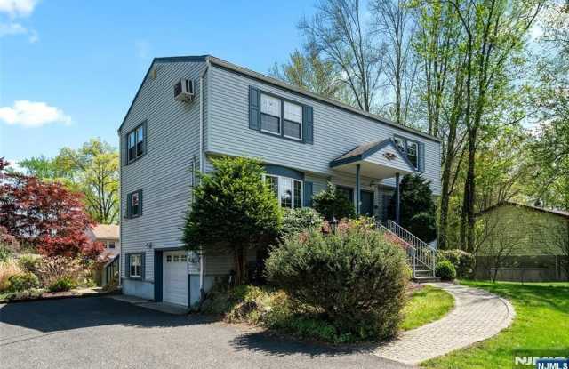 160-162 Railroad Avenue