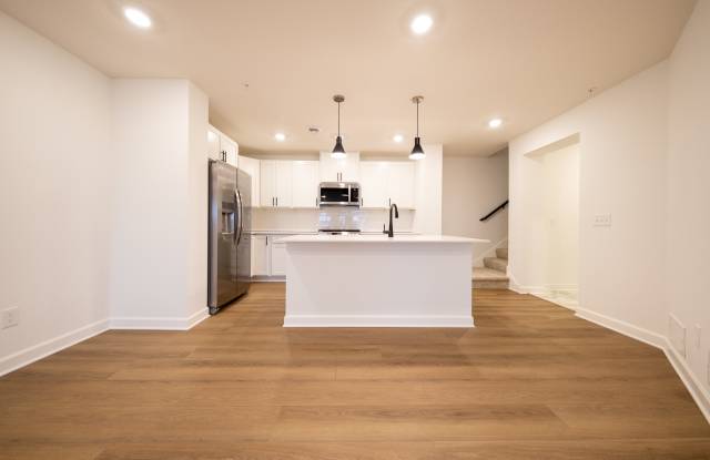 5197 Long Pointe Pass