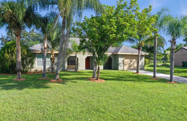 737 SW Belmont Circle