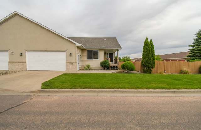 South Sioux Falls 3BR Twin Home | Main Floor Living & Finished Lower Level!