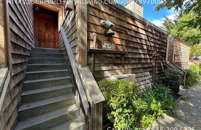 461 Dela Vina Avenue