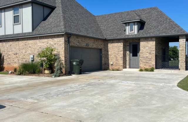 3 bed, 2 bath home in the Enclave with Stunning Water View