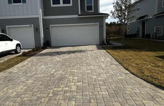 411 BRANDON LKS Drive