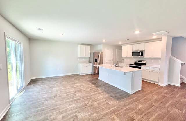 **$1000 off first months rent with acceptable credit and application**Available NOW!! 4 bedroom 2.5 bath home in RINCON, GA!!!