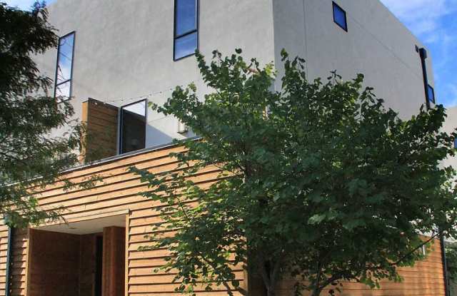 Photo of 826 25th St