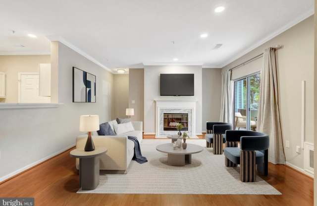 Photo of 1701 LAKE SHORE CREST Drive unit: 11