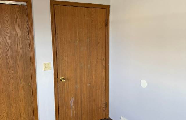 3 bedroom 1 bath second floor apartment