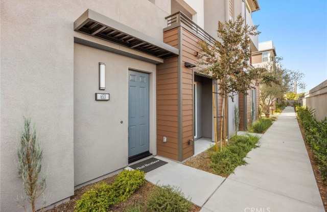 Photo of 653 S Lyon Street