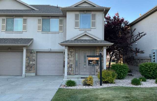 3 bedroom 2 1/2 Bath Townhouse- Partially Furnished- Ready this month