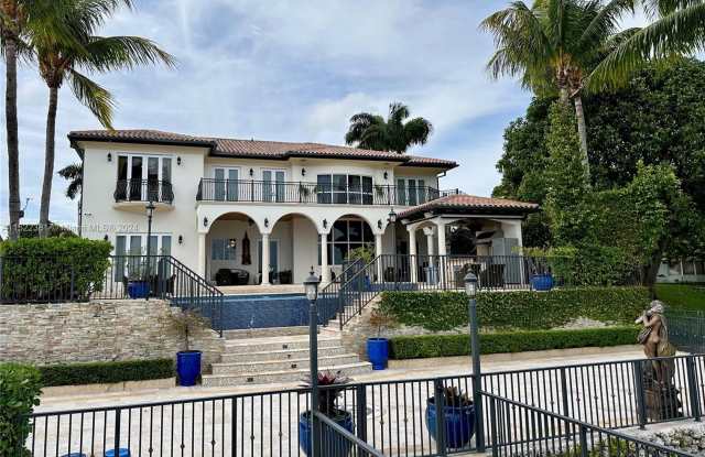 4901 SW 87th Ave