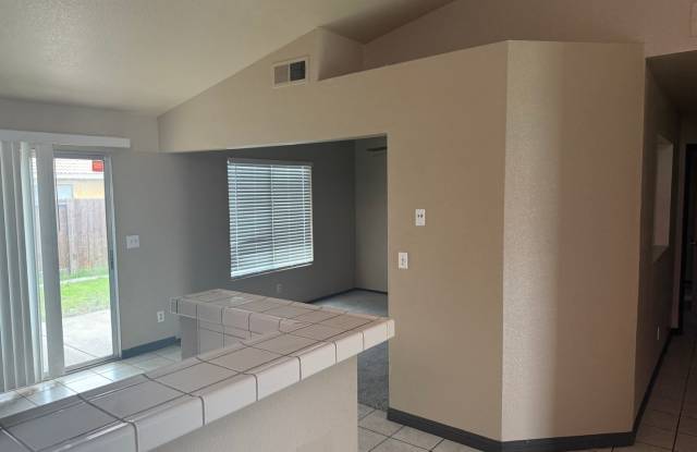 3 Bd-2bth Move in Ready!!