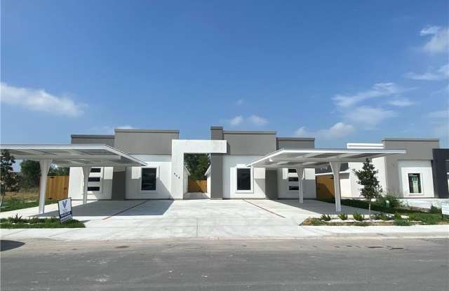 408 E Acacia Street