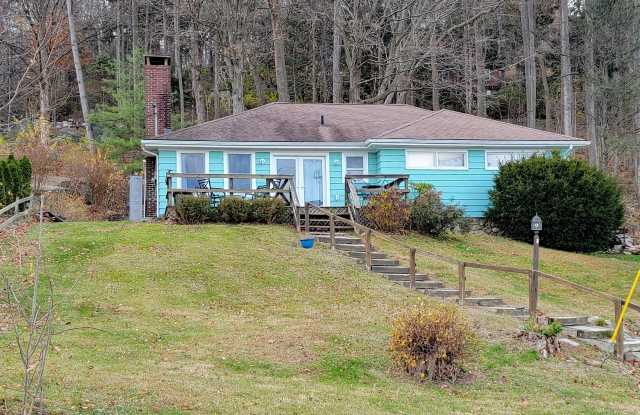 Photo of 4 Candlewood Knolls Road