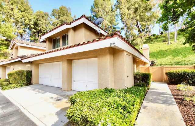 1916 E Calico Drive