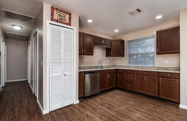 2918 S MANHATTAN Street