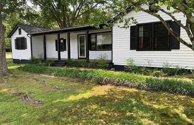 2802 Filbert Highway