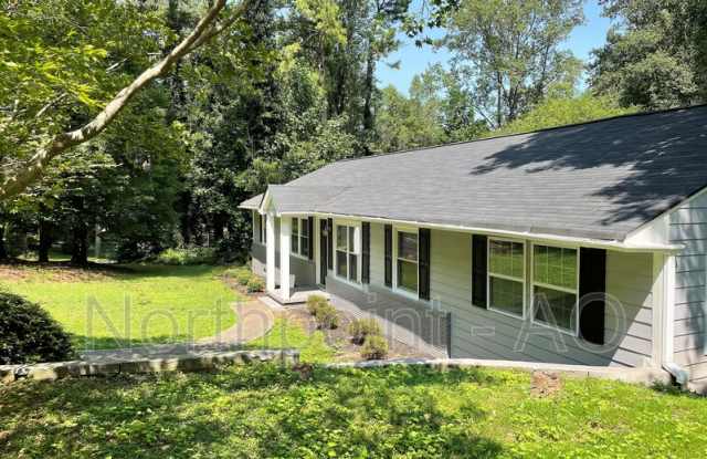 1345 Twin Oaks Cir SE