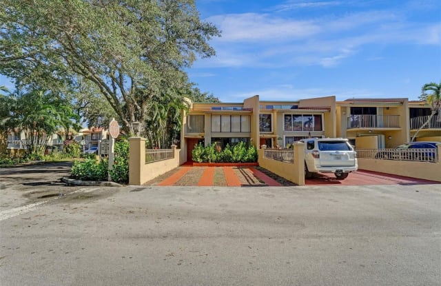 760 E Coco Plum Cir - 760 East Coco Plum Circle, Plantation, FL 33324