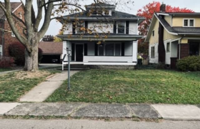 1020 Oakwood Ave NE - 1020 Oakwood Avenue Northeast, Massillon, OH 44646