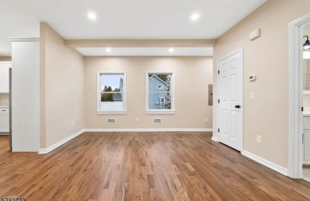 937 Ringwood Ave 1st Floor