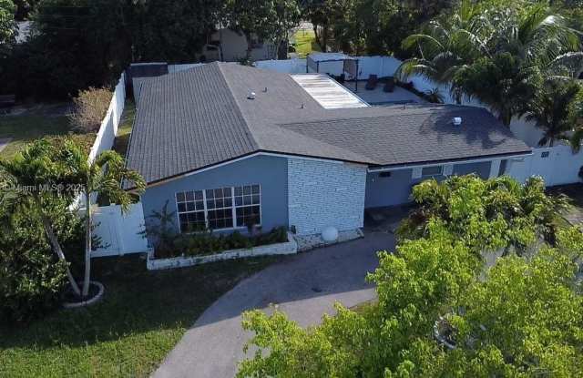 Photo of 4420 NW 30th Ct