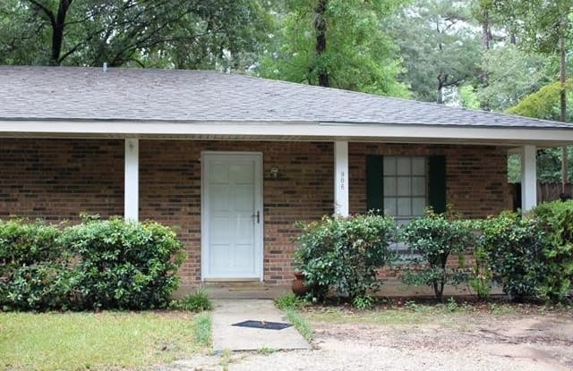 906 W 11TH Avenue - 906 West 11th Avenue, Covington, LA 70433