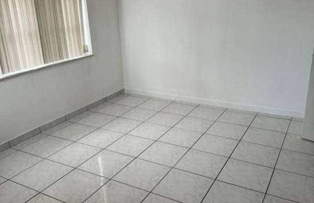 9409 Nw 81 MANOR