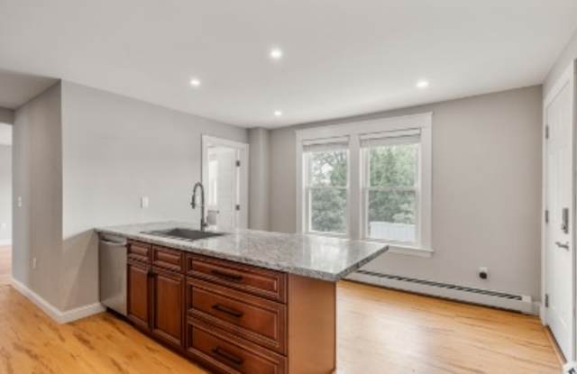 204 Brock St Apt 1