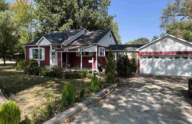 Photo of 1102 E Springhill Drive