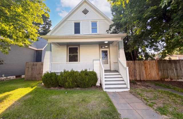 416 N 4th St