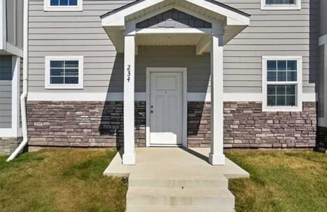 Beautiful 3 Bed, 2.5 Bath Townhome in Waukee! Perfect Location!