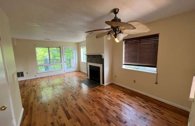 Distinguished 2-Bed Townhouse w/ In-Unit Laundry!