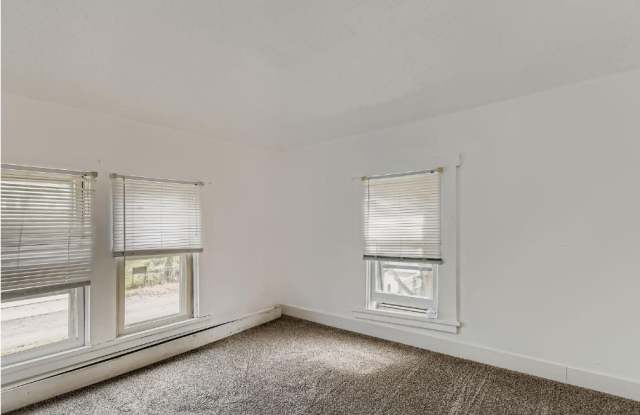 Photo of 597 Geranium Avenue East