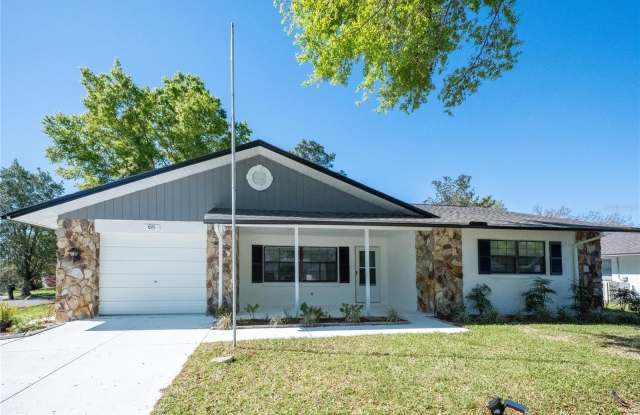 68 W SUGARBERRY LANE