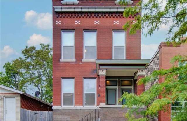 Photo of 4 Bedroom 4baths - Single Family Home in Saint Louis