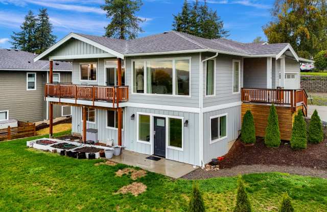 3bd/2.5 Bath Home, Furnished OR Unfurnished with Bay Views!